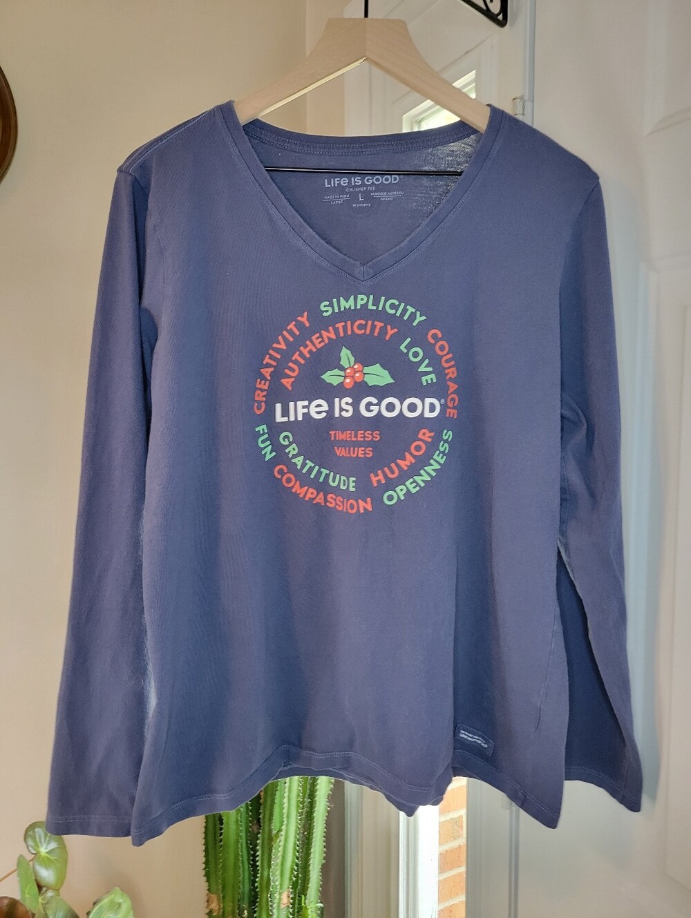 Life Is Good Gratitude Holly Leave Graphic Longsleeve Crewneck Size Womens Large